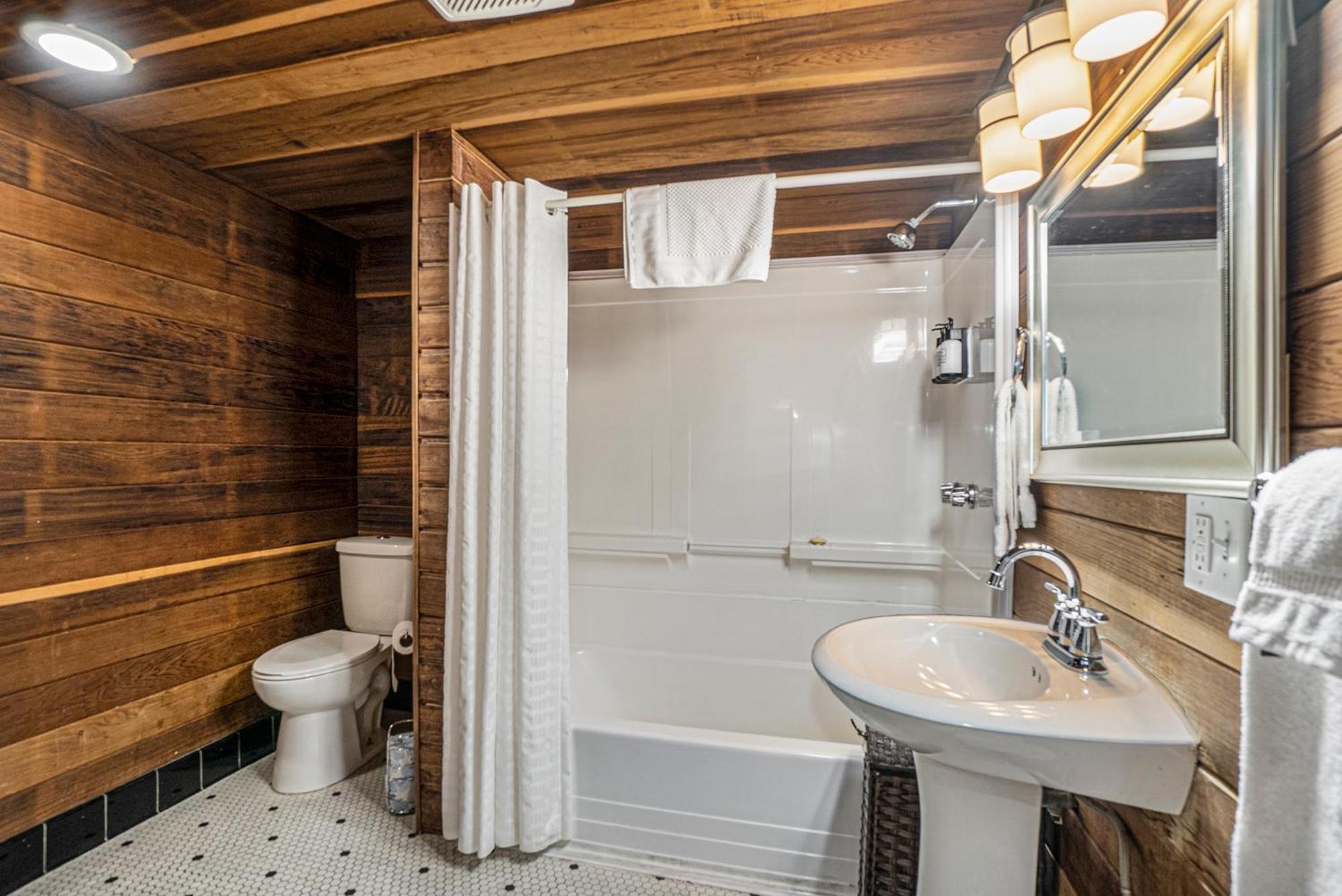 Historic Nichols Hotel 2*