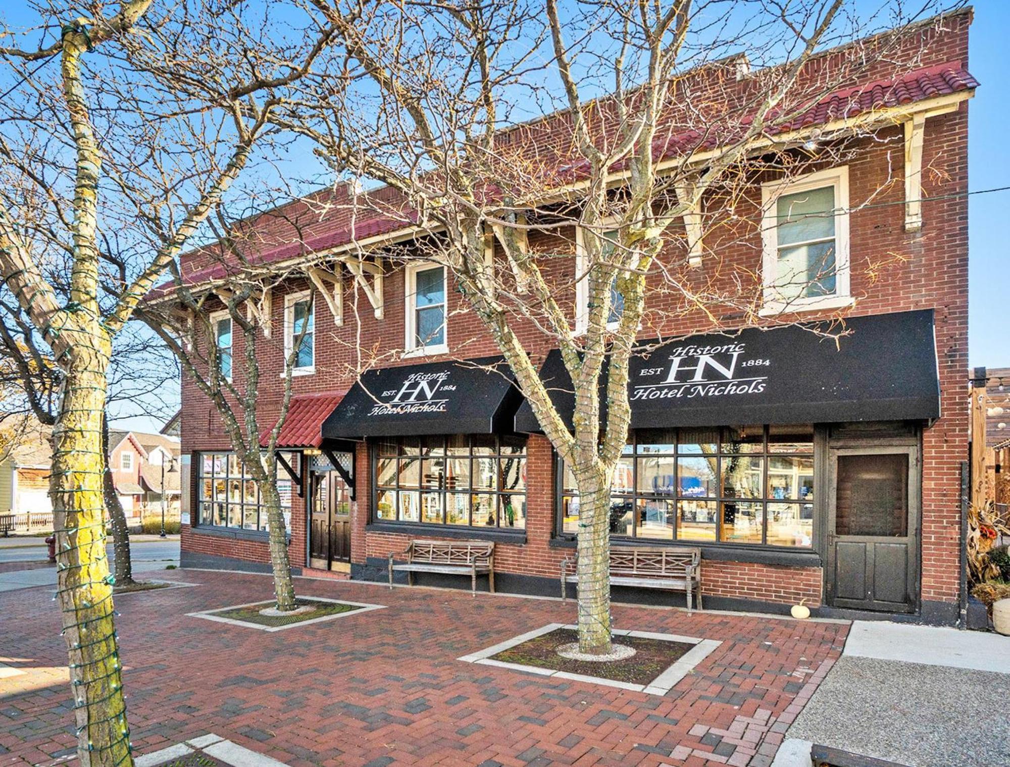 Historic Nichols Hotel 2*
