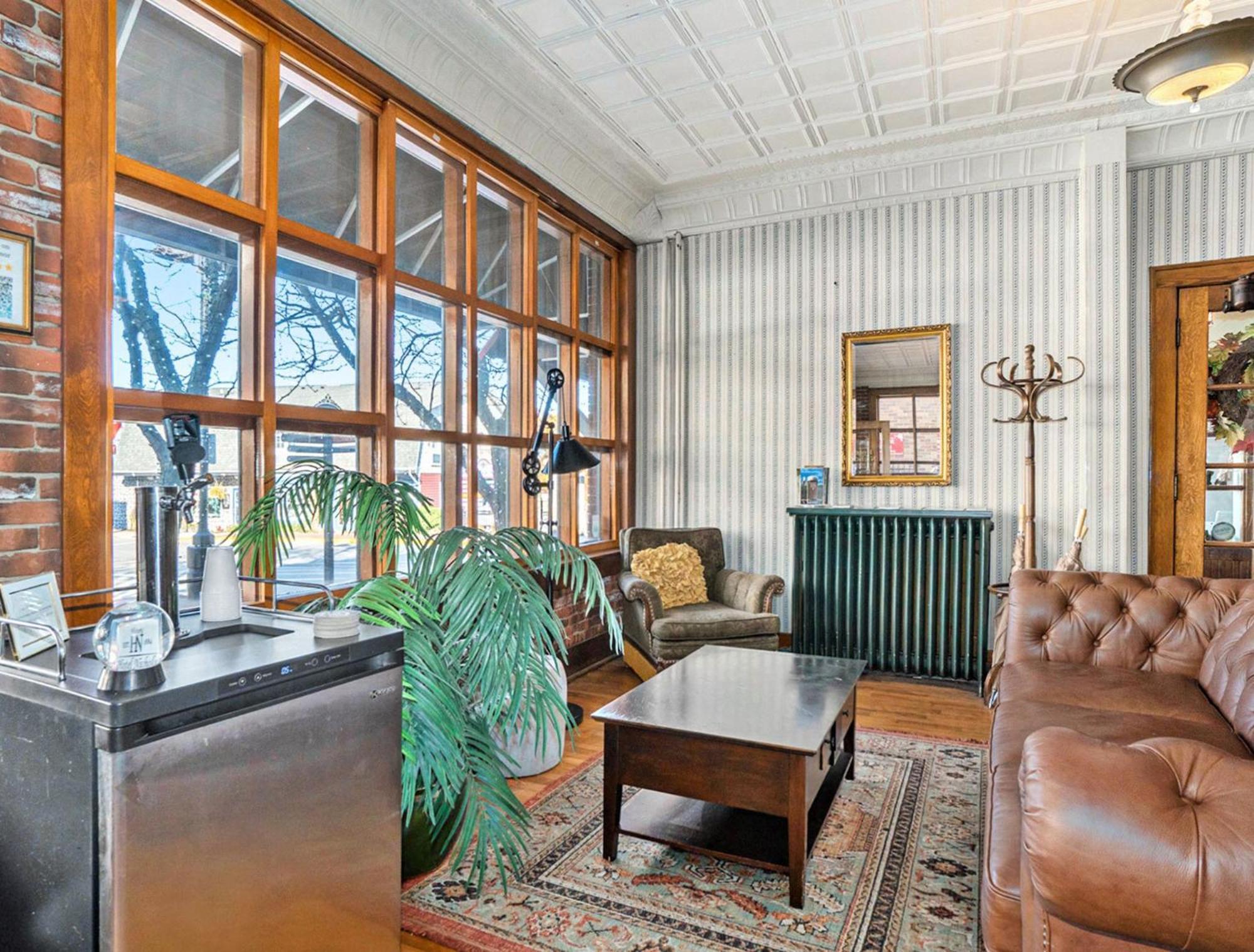 Historic Nichols Hotel 2*